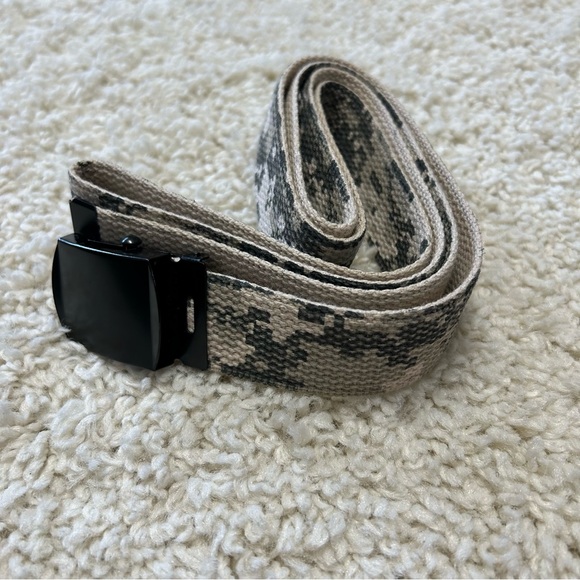 Camouflage camo adjustable canvas belt metal buckle new 1.25” x‎ 57.25” - Picture 1 of 7